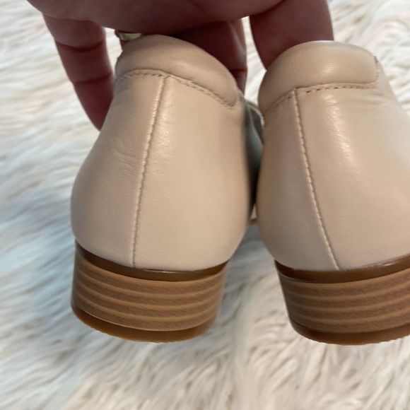 CLARKS Collection Shoes size 8 Ivory Leather so soft heel 1” so beautiful shoes - Picture 9 of 12